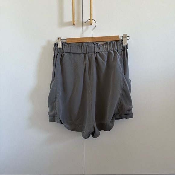 Aritzia/ Wilfred shorts - Picture 2 of 6